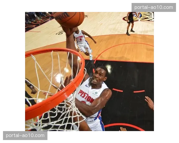 活塞防守效率跻身联盟顶级 进攻端展现高效表现 活塞防守效率跻身联盟顶级 进攻端展现高效表现